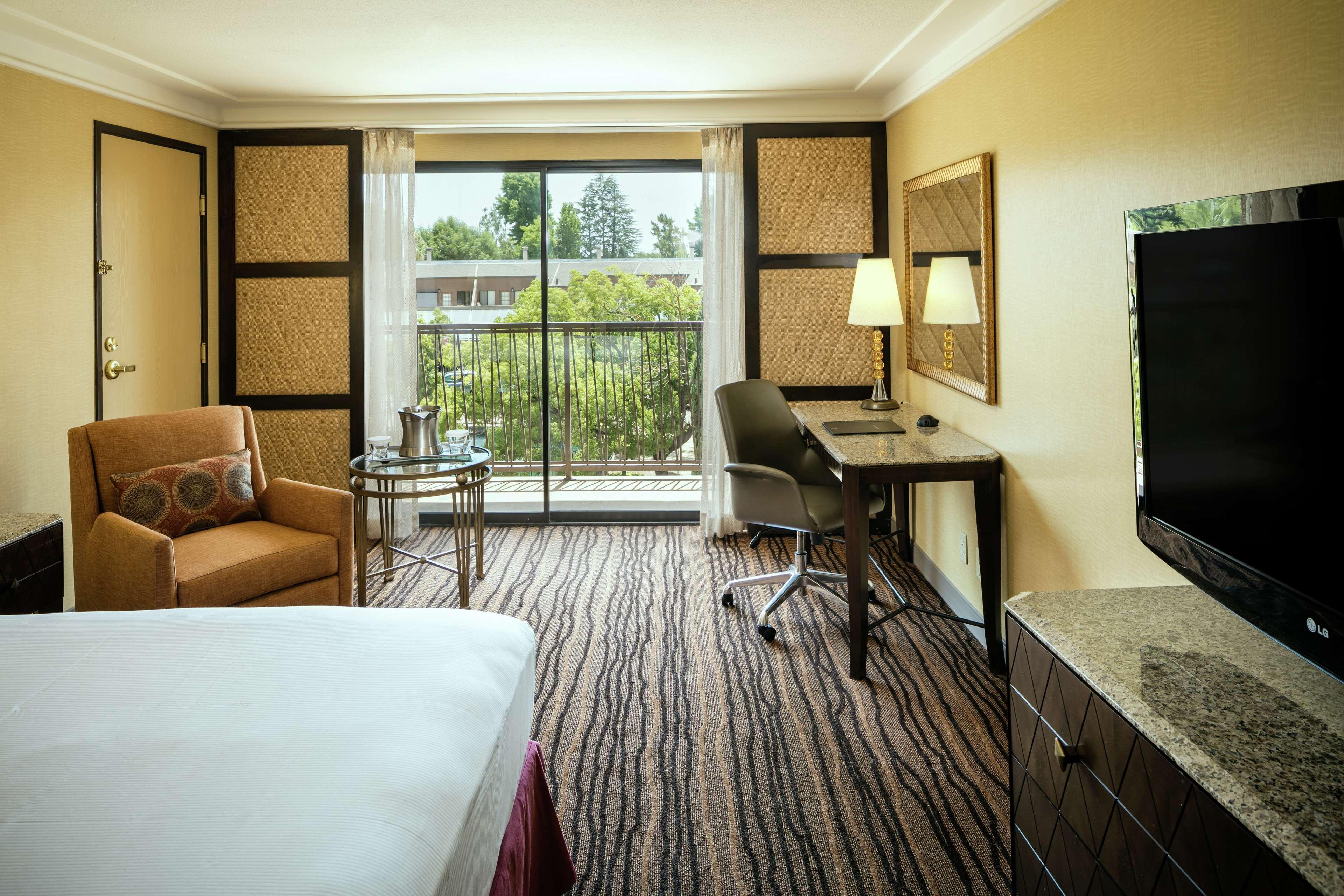Отель Hilton Стоктон Экстерьер фото