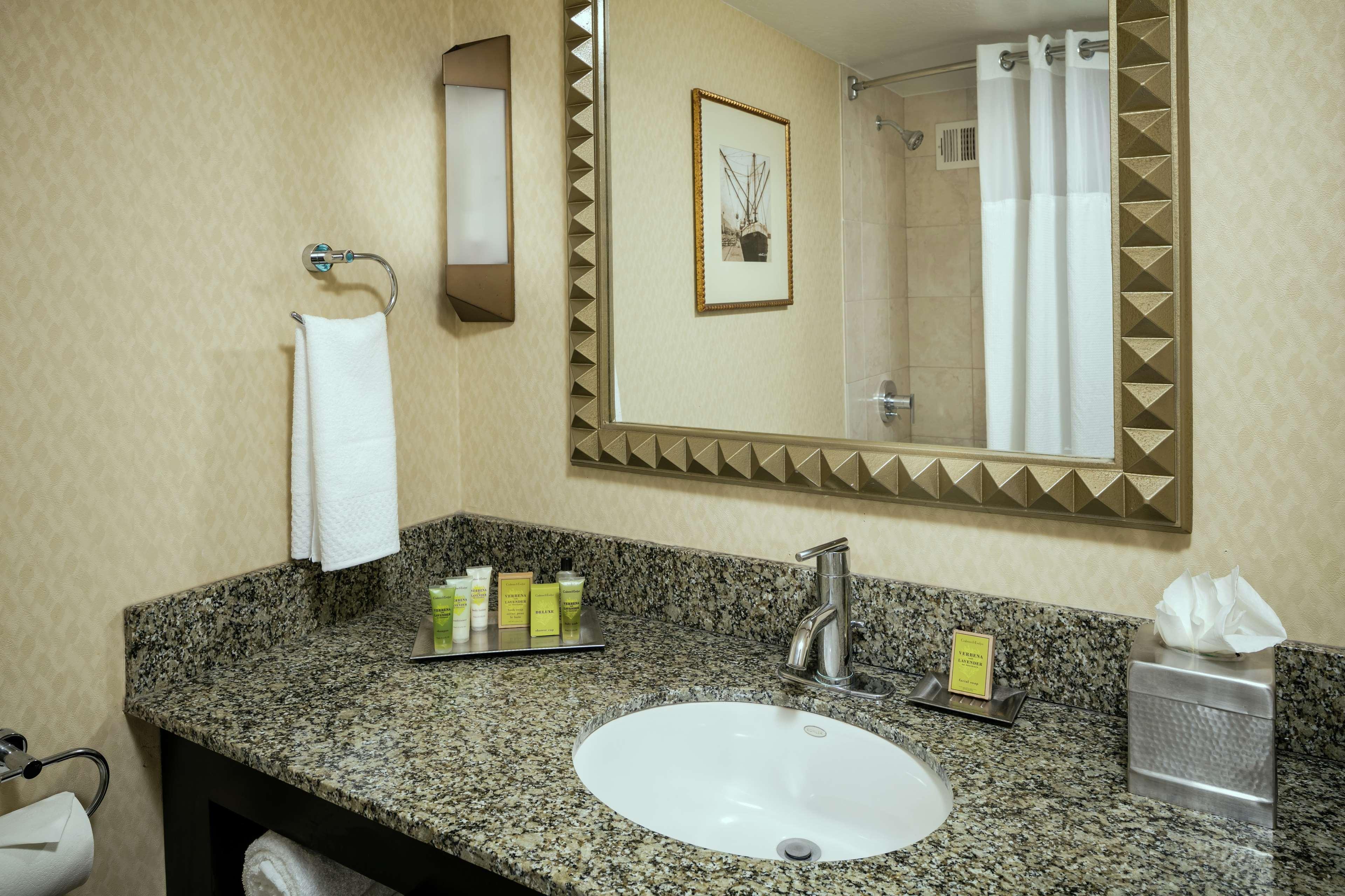 Отель Hilton Стоктон Экстерьер фото