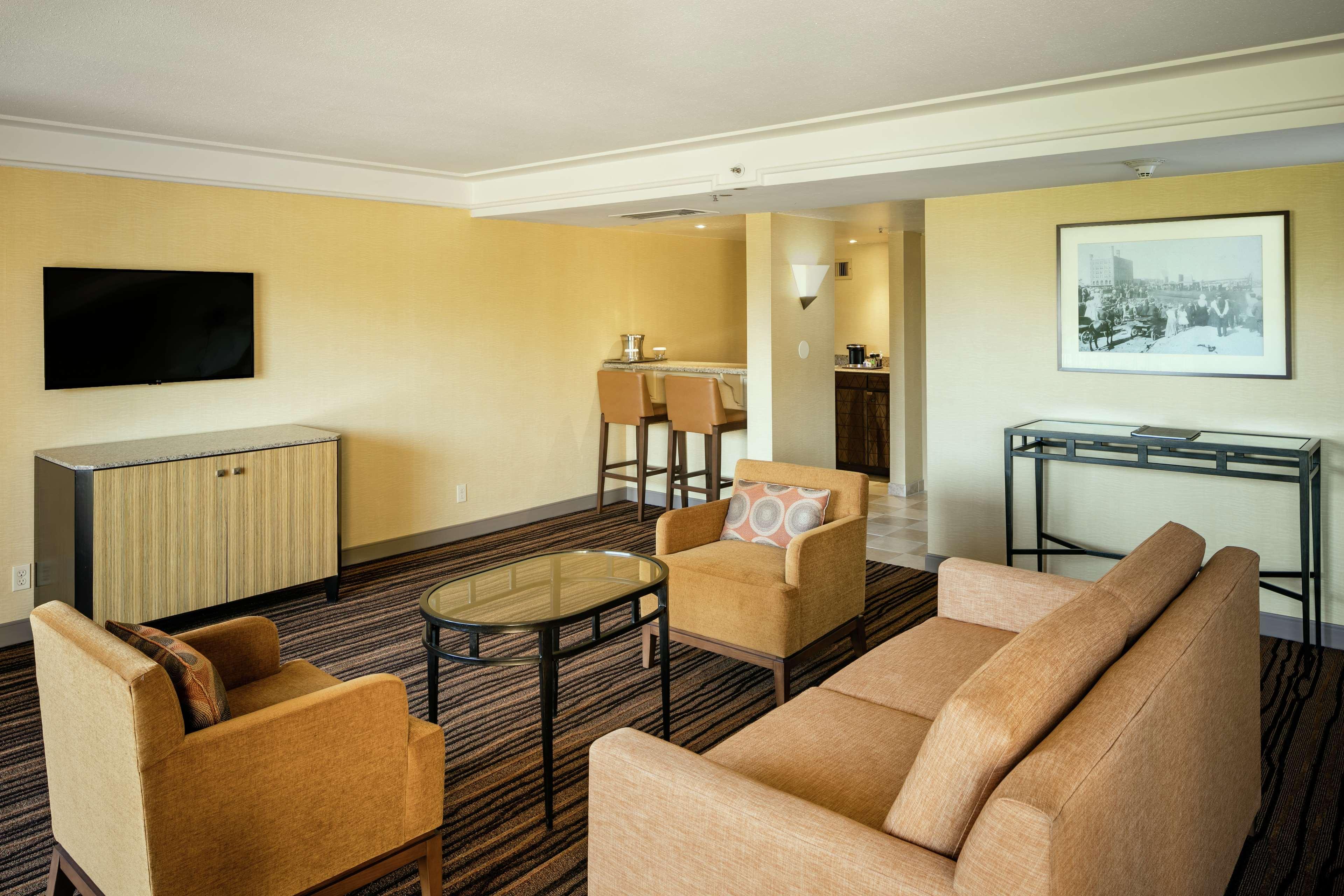 Отель Hilton Стоктон Экстерьер фото