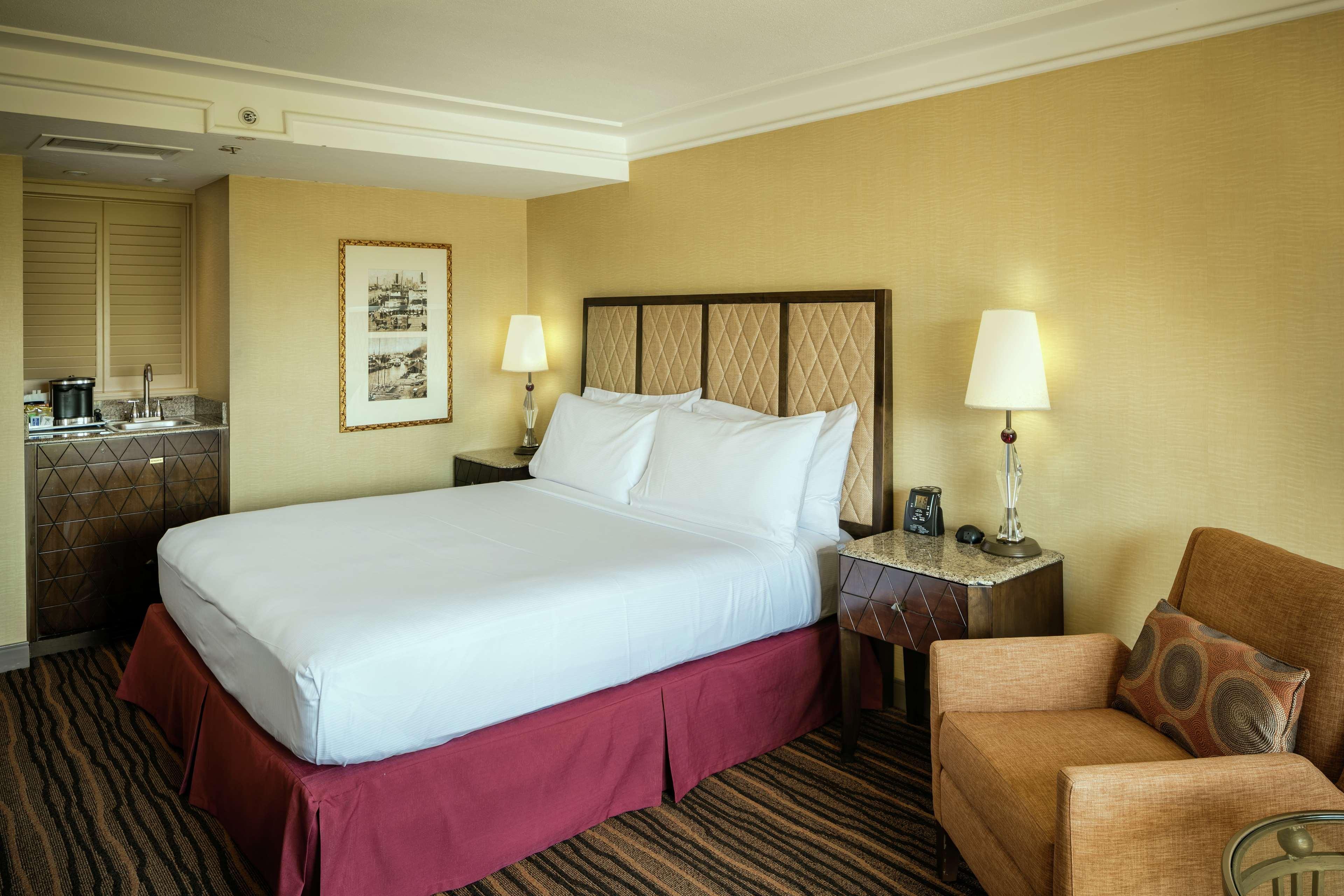 Отель Hilton Стоктон Экстерьер фото