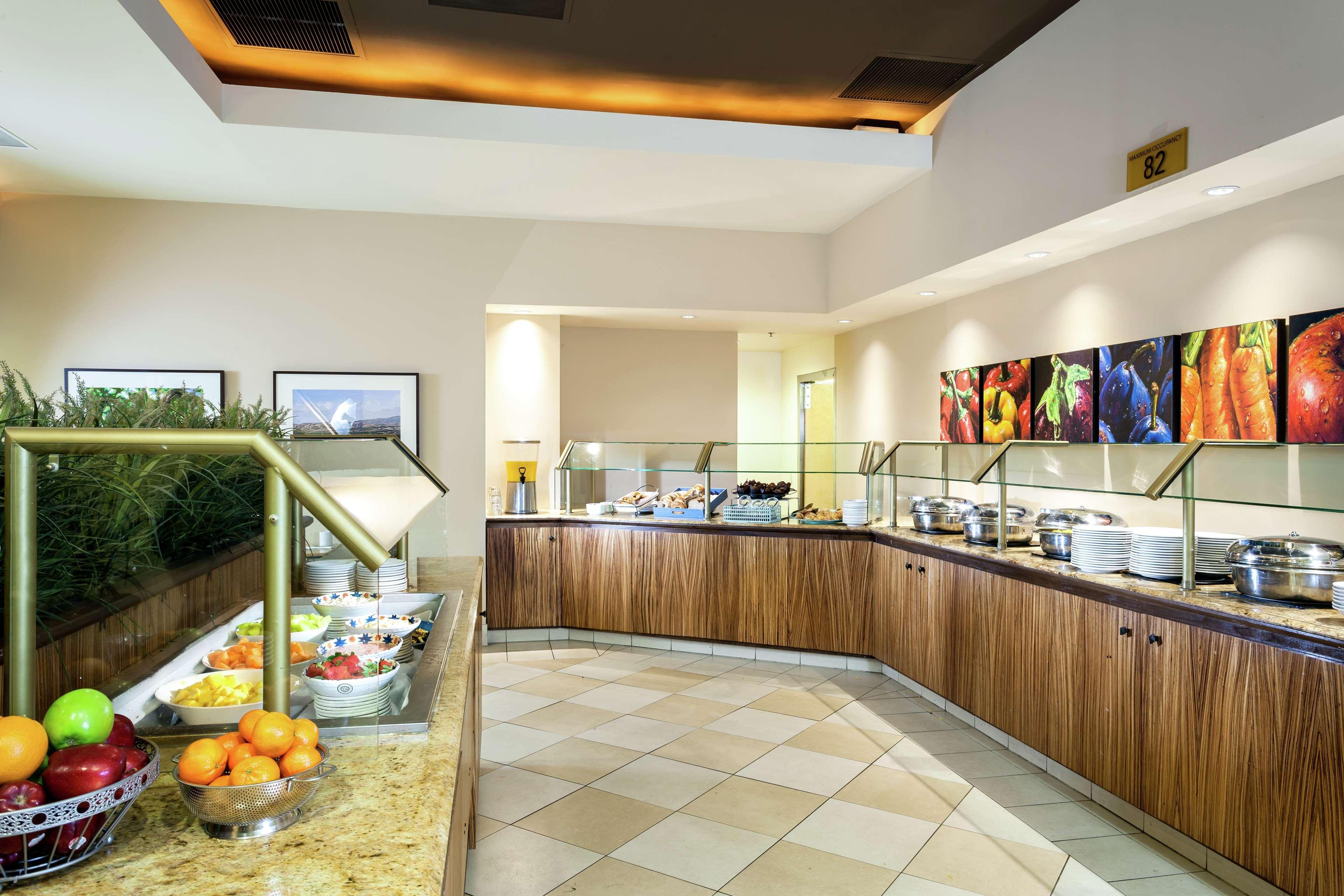 Отель Hilton Стоктон Экстерьер фото