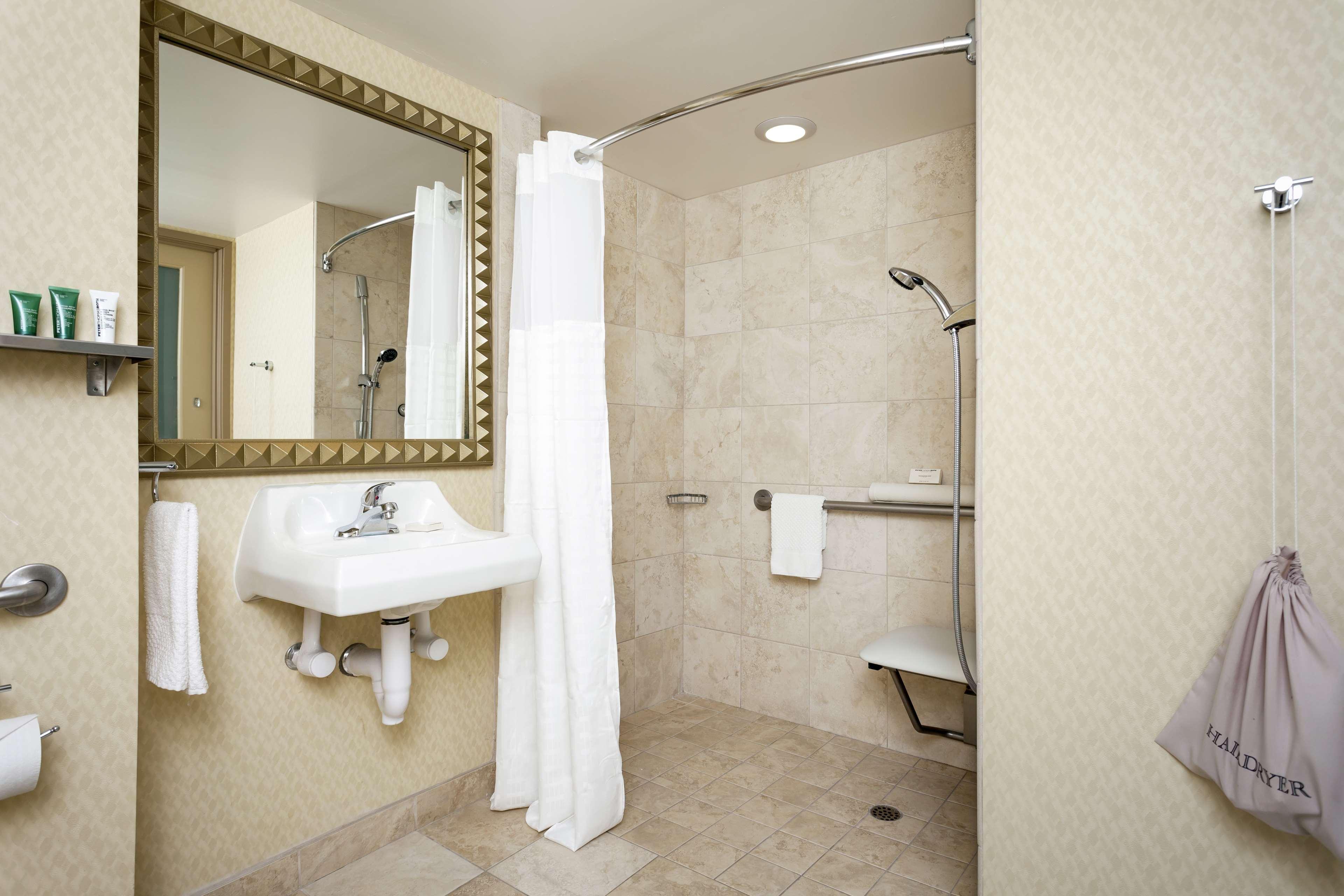 Отель Hilton Стоктон Экстерьер фото