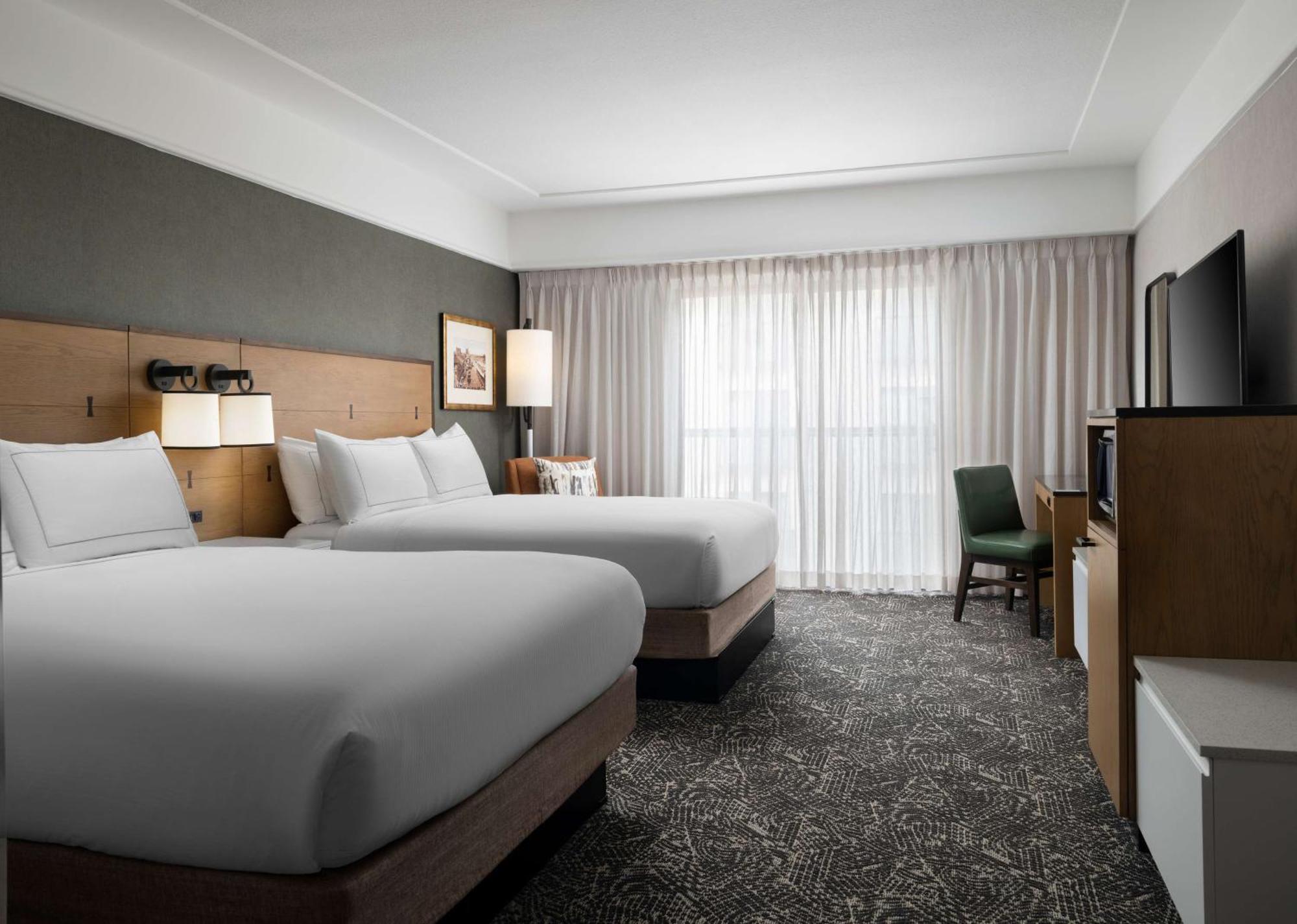Отель Hilton Стоктон Экстерьер фото