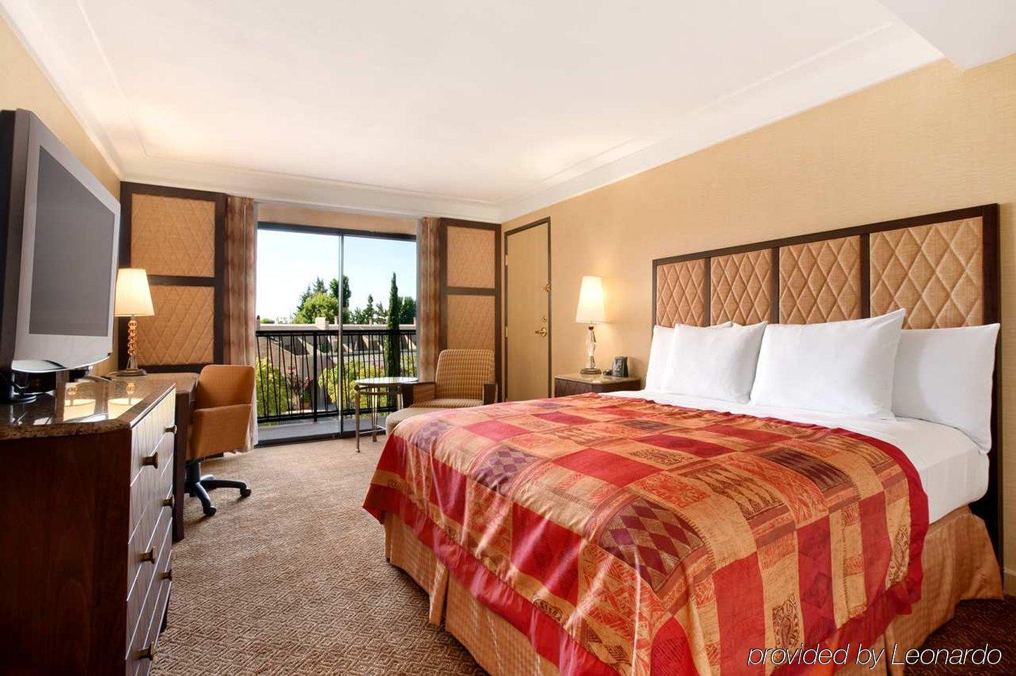 Отель Hilton Стоктон Номер фото
