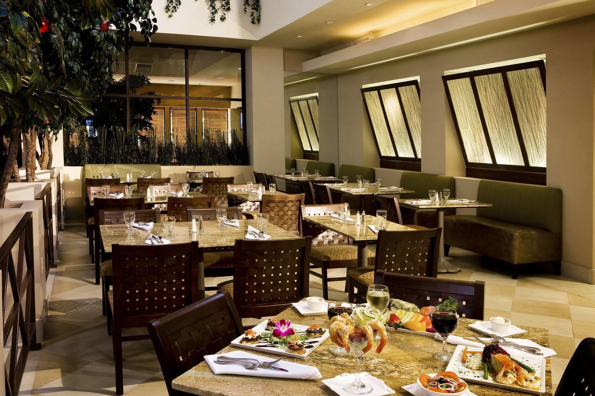 Отель Hilton Стоктон Экстерьер фото